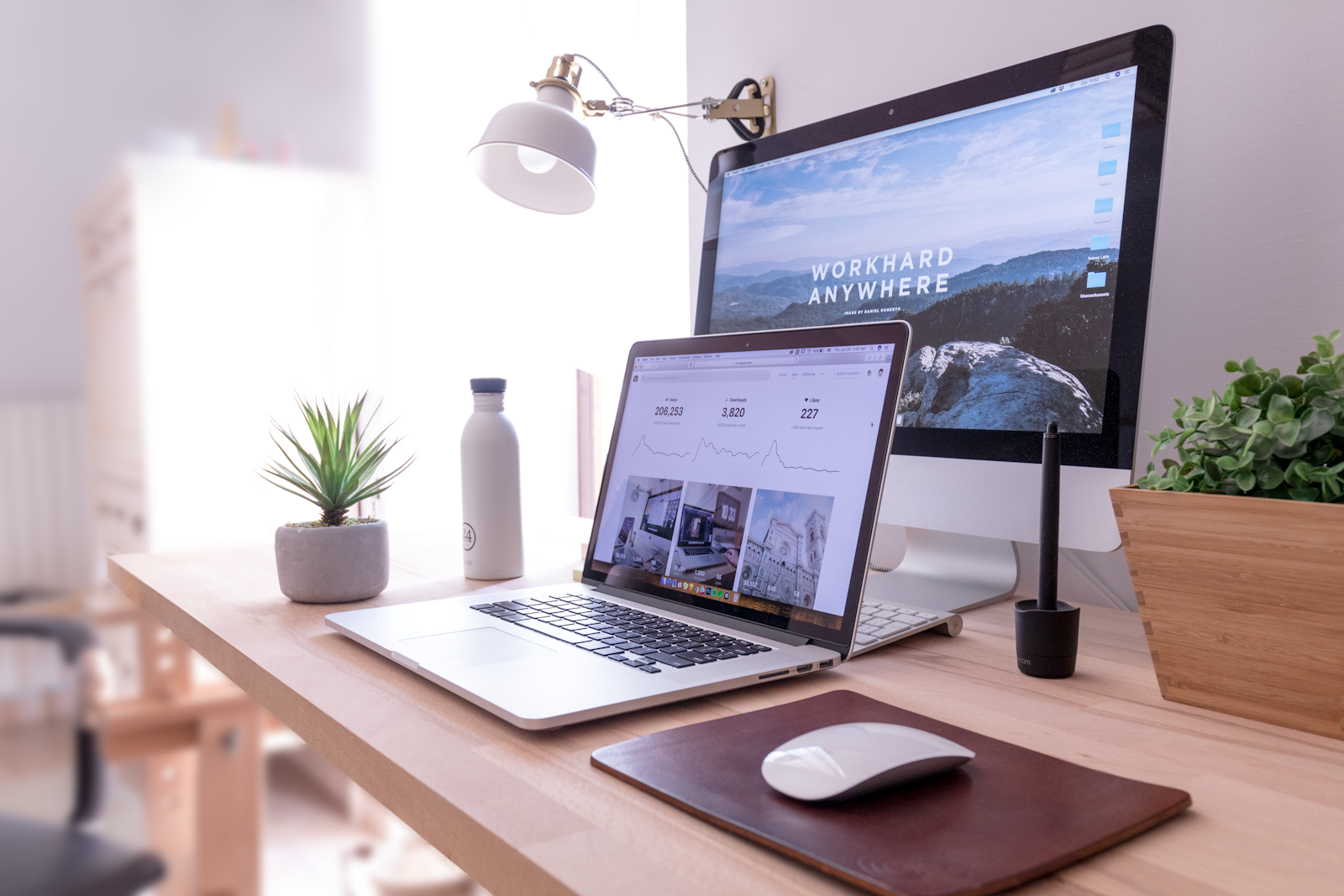 New Siente La Red website — web design on the Costa Blanca, work desk